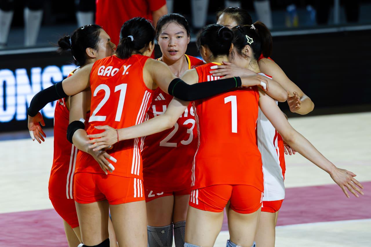 恭喜！中国女排夺小组第1冲八强：两大王牌轰31分，赵勇妙手制胜